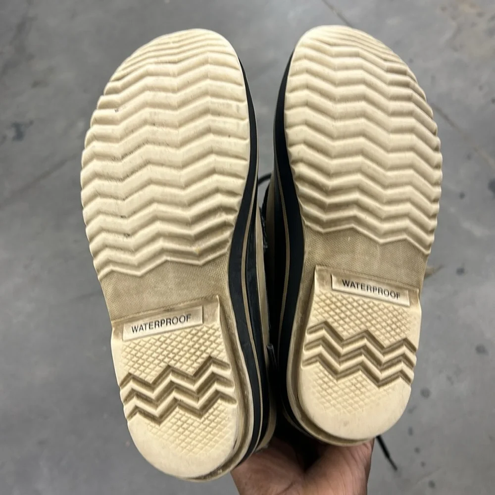 Womens Tall waterproof sorel boots with fur Black and Tan size 6 - Picture 2 of 5